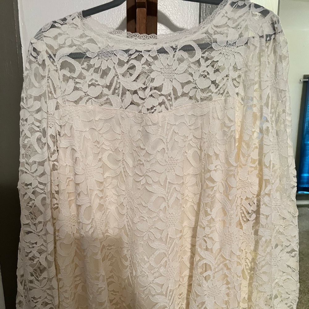 New 2X Elegant Lace Overlay Top